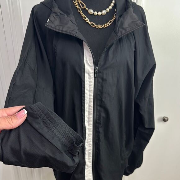 Adidas Black and‎ White Women's Jacket - Picture 2 of 8